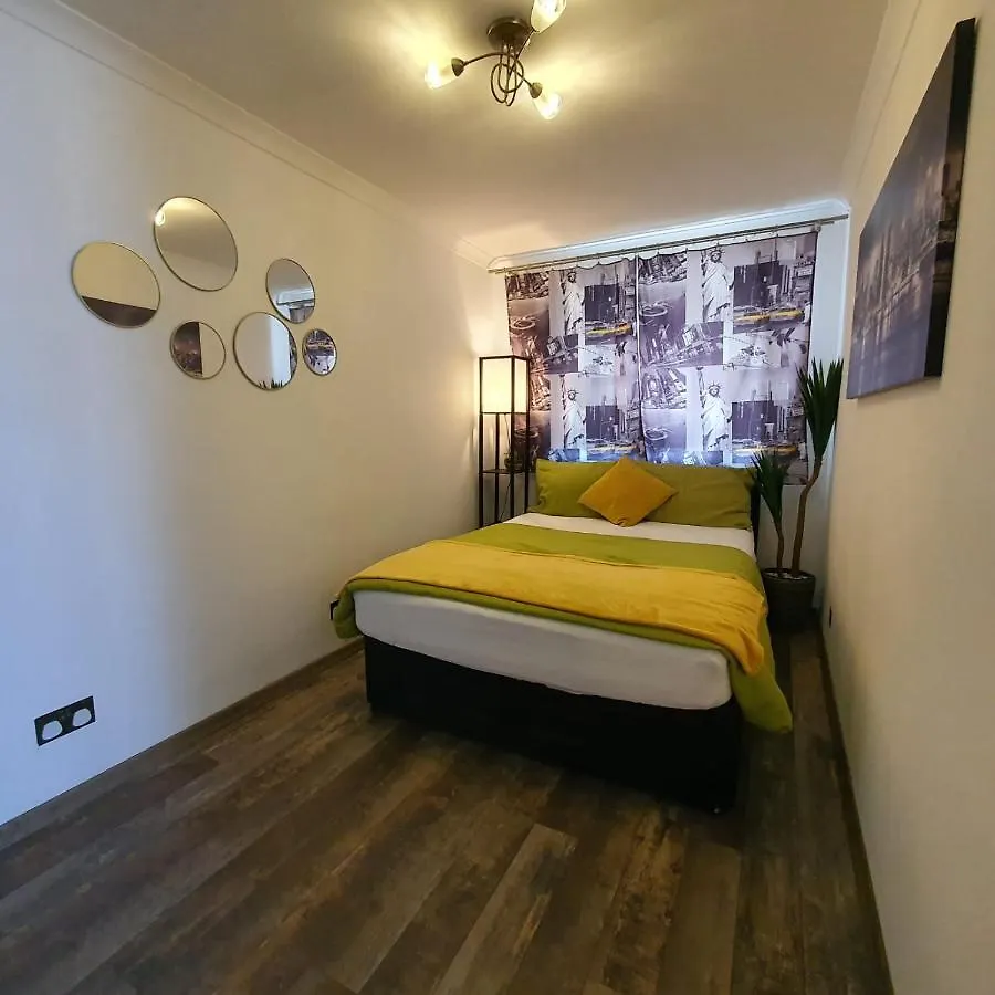 Holiday home Beautiful Property Near Airport Stanwell